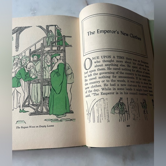 Vintage Fairy Tales Book by Katharine Gibson & Isobel Read | Whitman Publishing - Picture 9 of 11